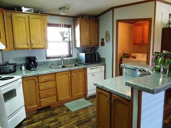 5th image of 1028 Coutts Ave
