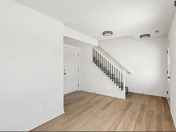2nd image of 3965 Trailway Commons Cir