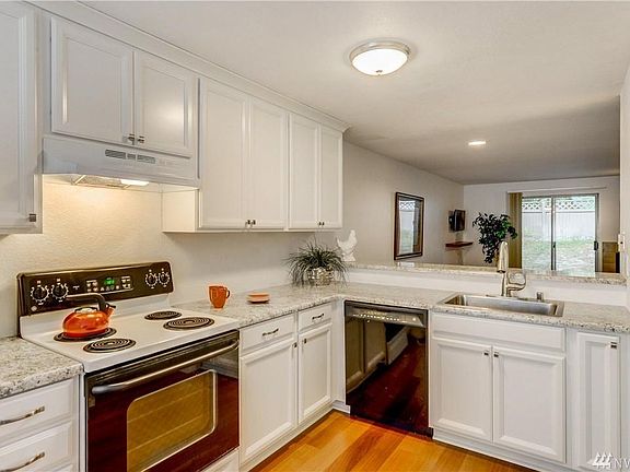 3rd image of 160 Newport Way NW APT 49