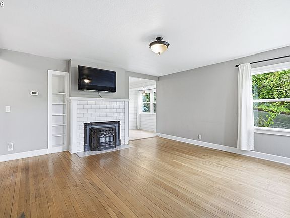 5th image of 1102 Center St