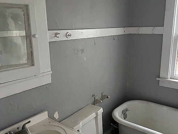 4th image of 11610 Shadeland Ave