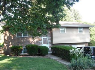 1002 Lincoln Dr, Maryville, IL