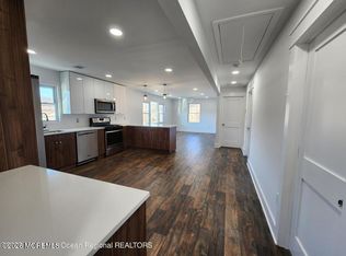 105 Summit Ave, Belford, NJ 07718