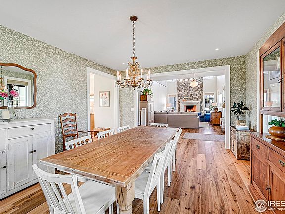 5th image of 934 Larkspur Ln