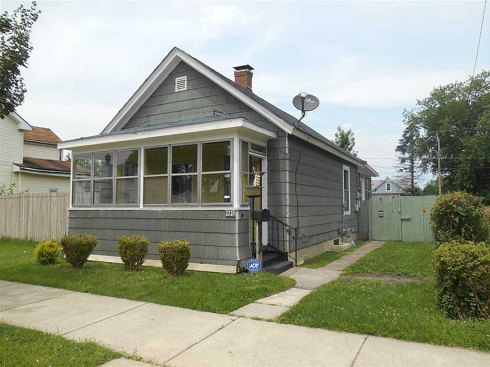 1st image of 2235 Kenwood Ave