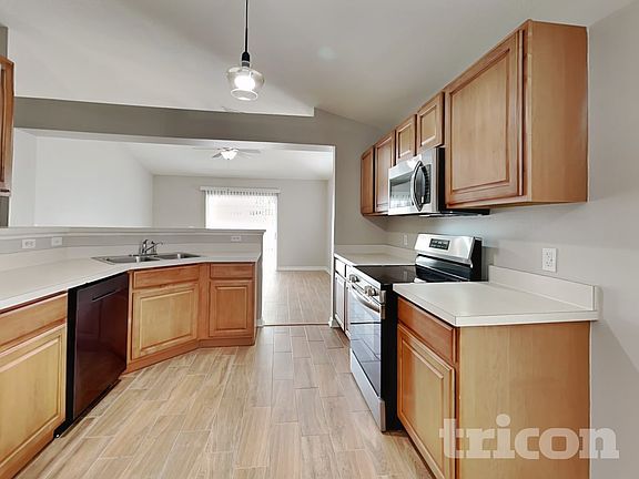 5th image of 1420 Shorewood Dr