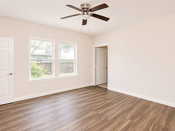 5th image of 410 Hoover St