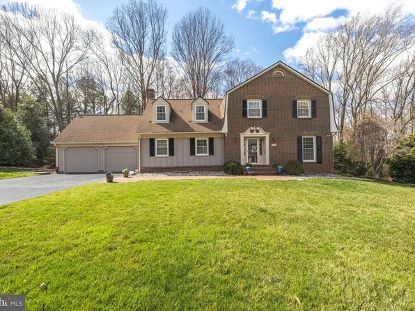 9116 Streamview Ln, Vienna, VA 22182