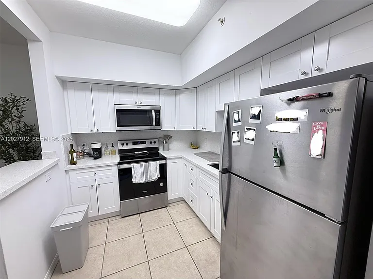 115 SW 42nd Ave #402 — Photo 8