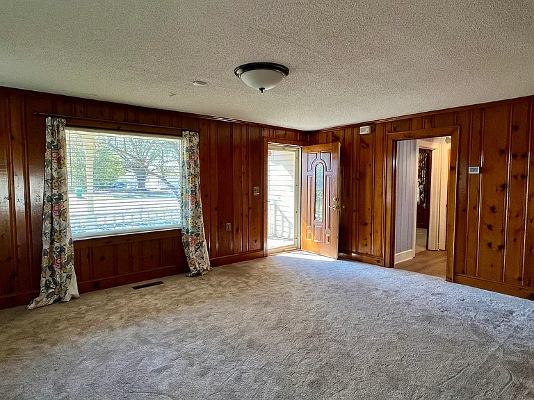 9532 Harwood Ln — Photo 2