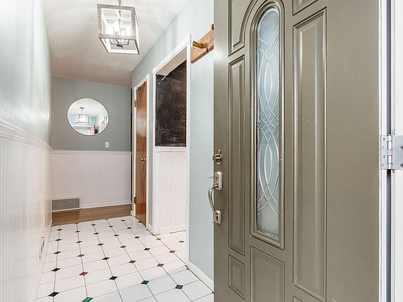 3rd image of 4827 Cemetery Rd