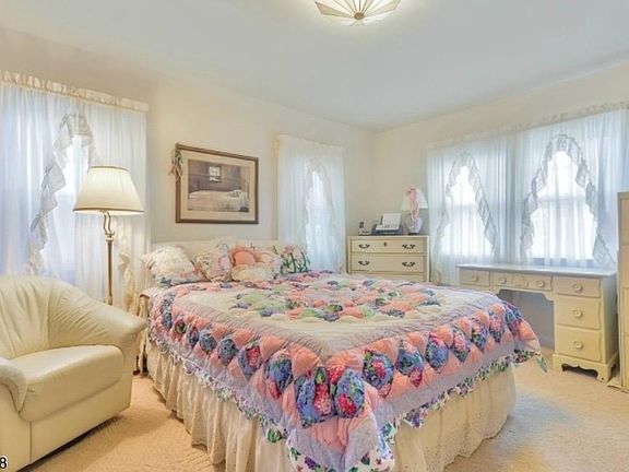 5th image of 899 Green Pond Rd