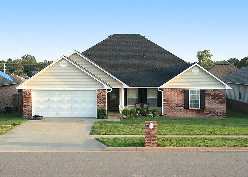 Great Home : Flat front yard and driveway. Brick and maintenance free siding.