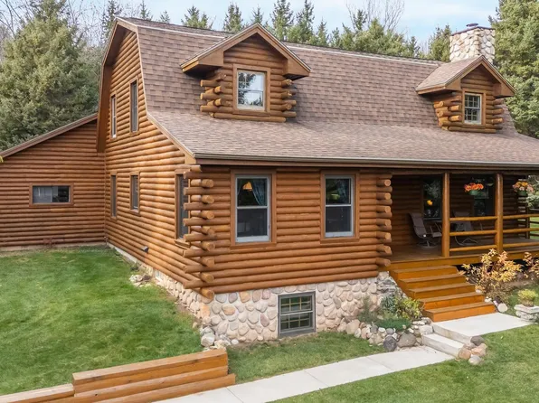 8467 Samuel Dr, Larsen, WI 54947