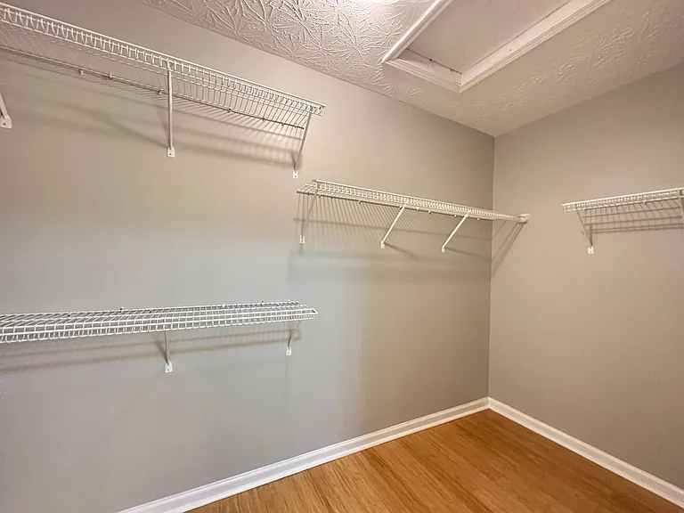 516 Millpond Rd — Photo 10