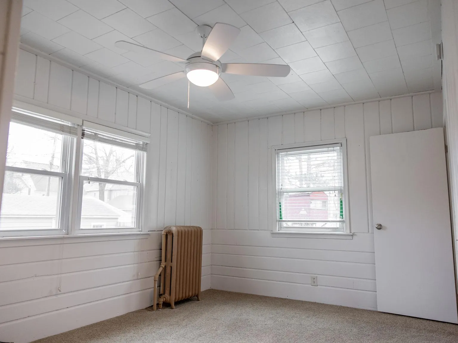 882 Lafond Ave — Photo 4