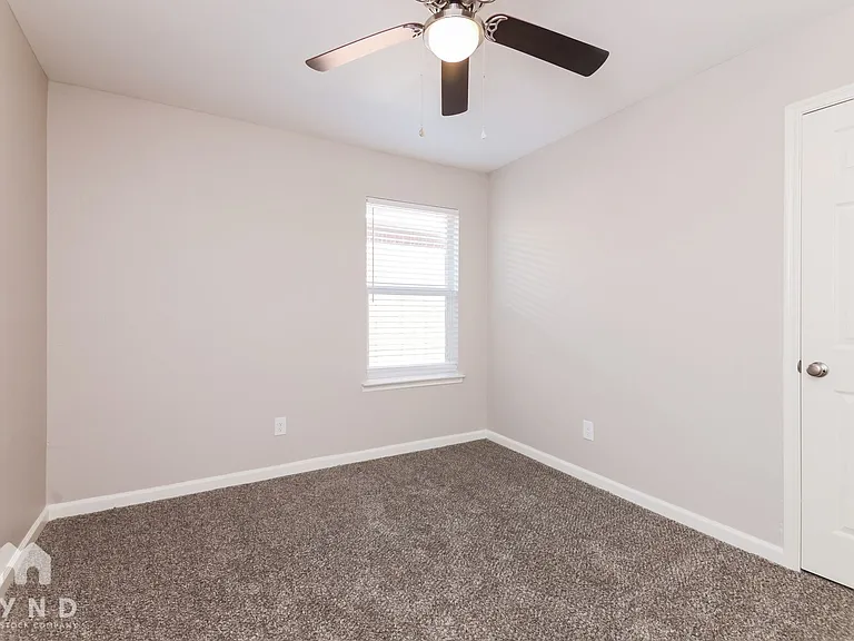 729 Mahogany Dr — Photo 12