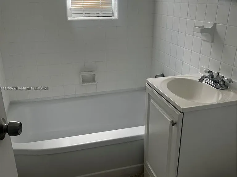 1608 Drexel Ave #18 — Photo 11