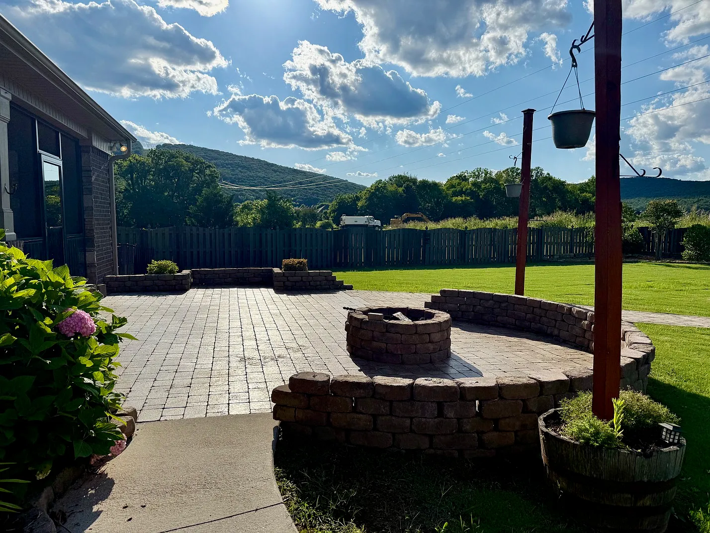 5 bed, 3.5 bath, 3990 sqft, $3,600 — Photo 3