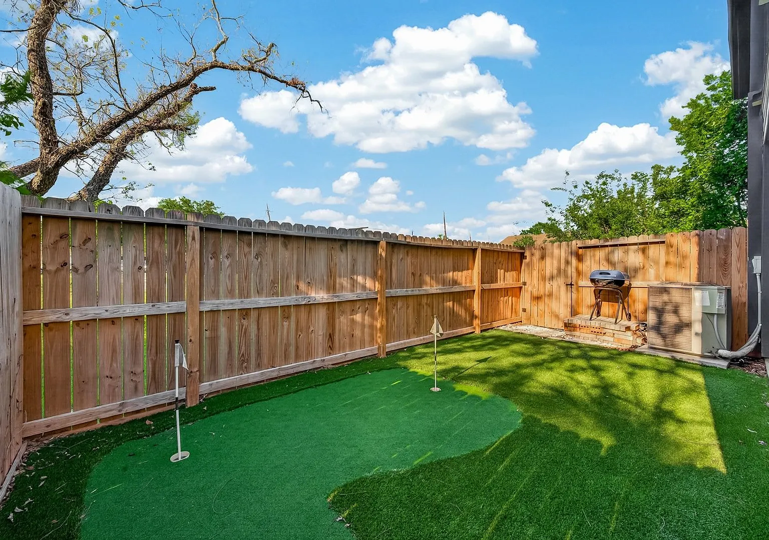 Charming 3BR Duplex in Houston — Photo 1