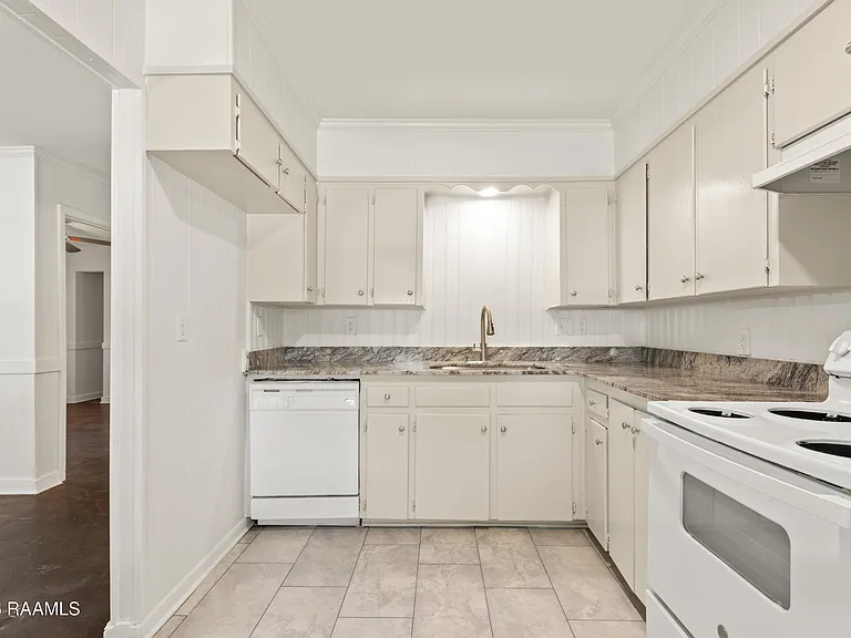 133 Woodrow St #A — Photo 8