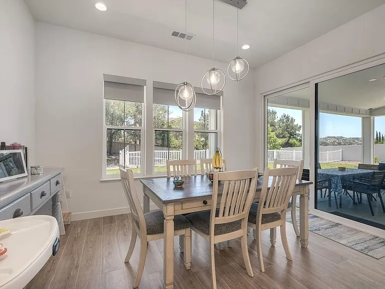 655 Hamilton Ln — Photo 12