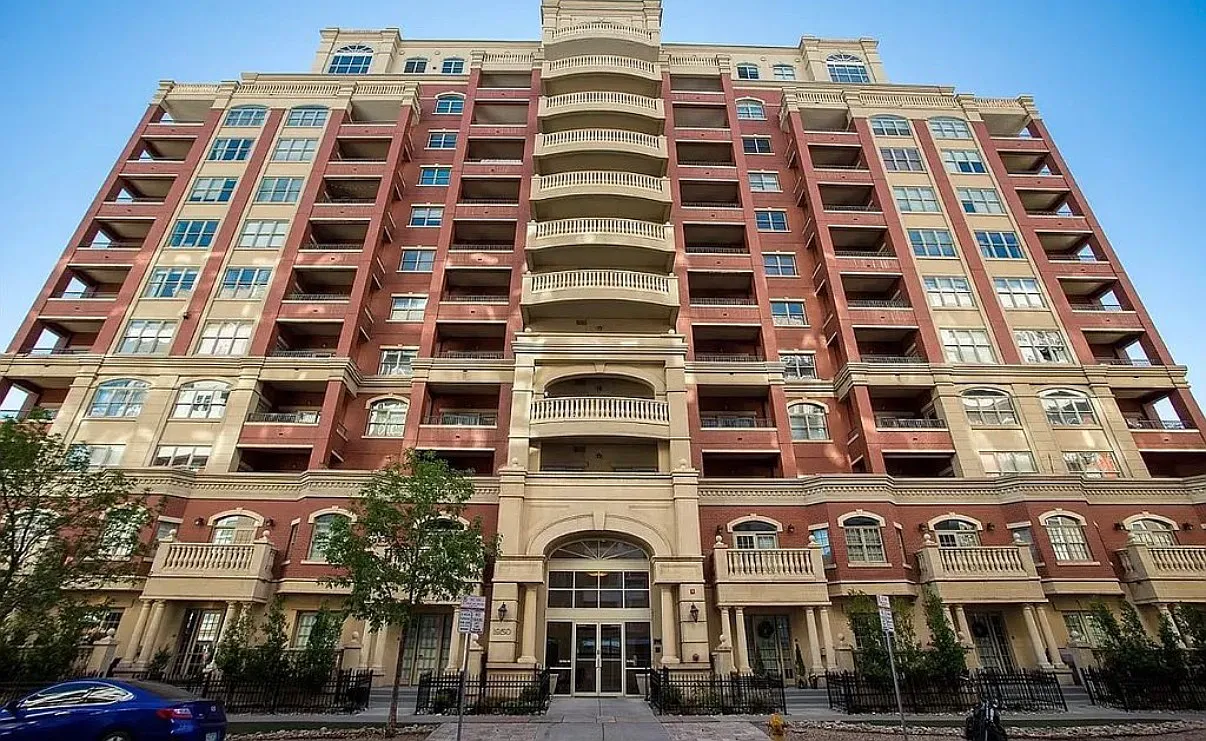 2 bed, 829 sqft, $1,950 — Photo 1