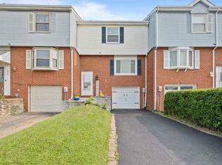 506 Hemlock Ct, Coraopolis, PA