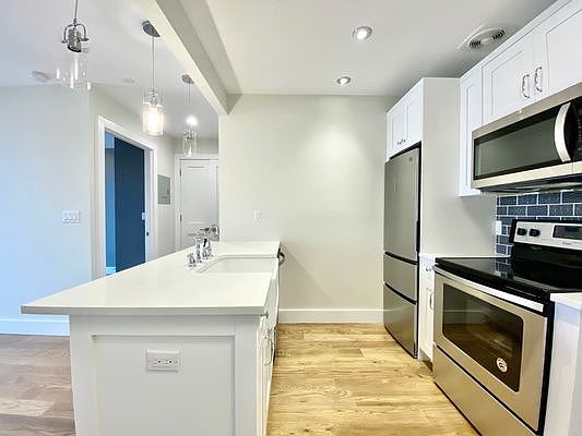 3rd image of 1084 Rogers Ave #4C