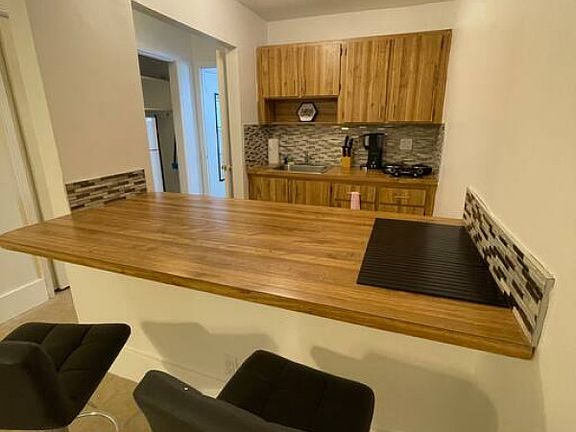 3rd image of 1533 Argyle Dr #5
