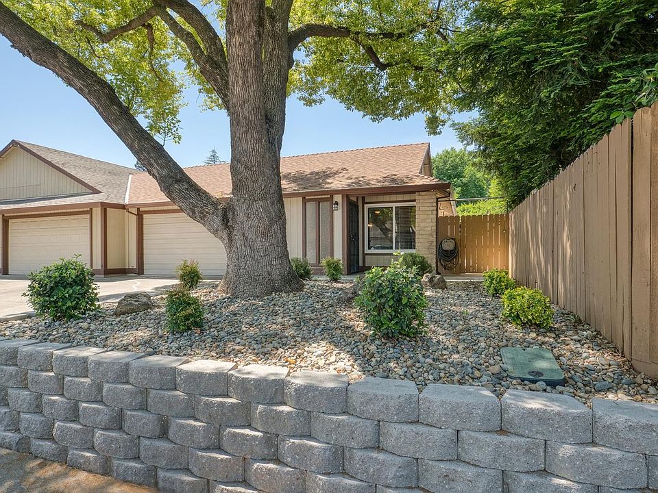 2nd image of 8305 Deville Oaks Way