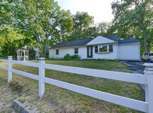 20 Woodland Dr, Howell, NJ 07731