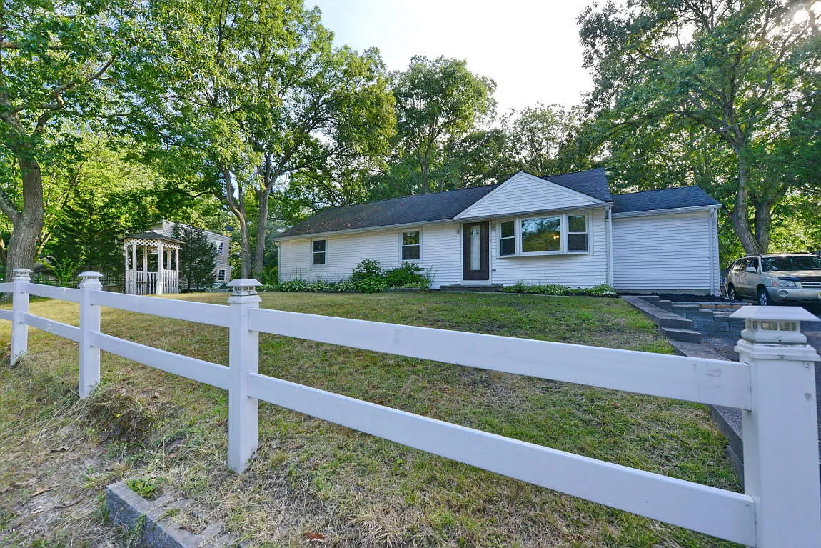 20 Woodland Dr photo 1