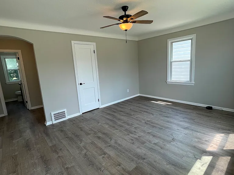2910 Brookdale Ave — Photo 4