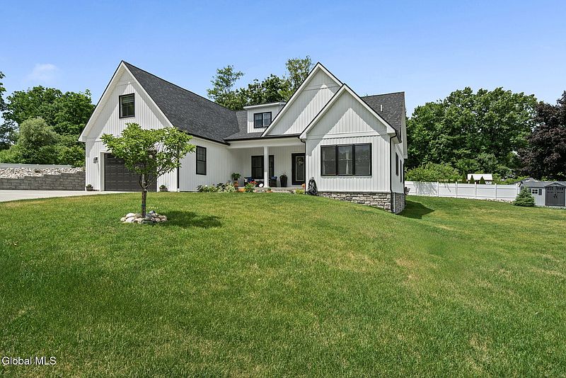 2nd image of 1 Londonderry Way