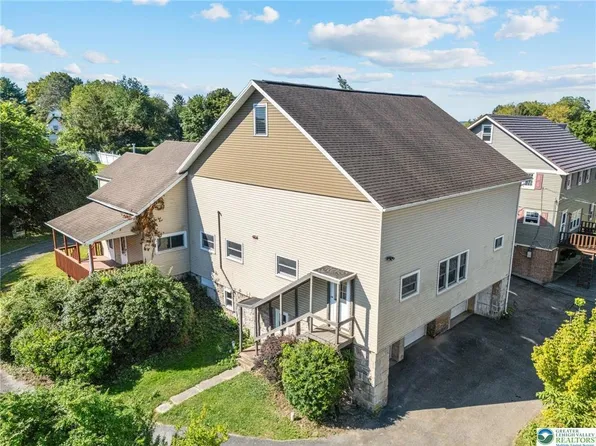 6350 Robin Ln, Allentown, PA 18106