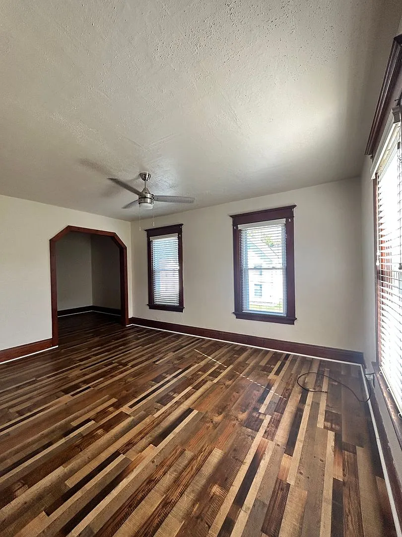 8 S. Jefferson St — Photo 4