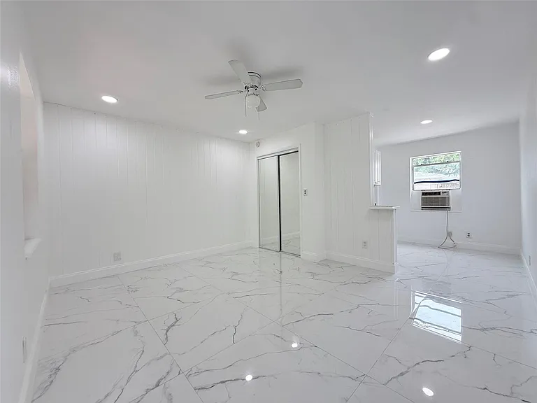 1850 Rodman St — Photo 1