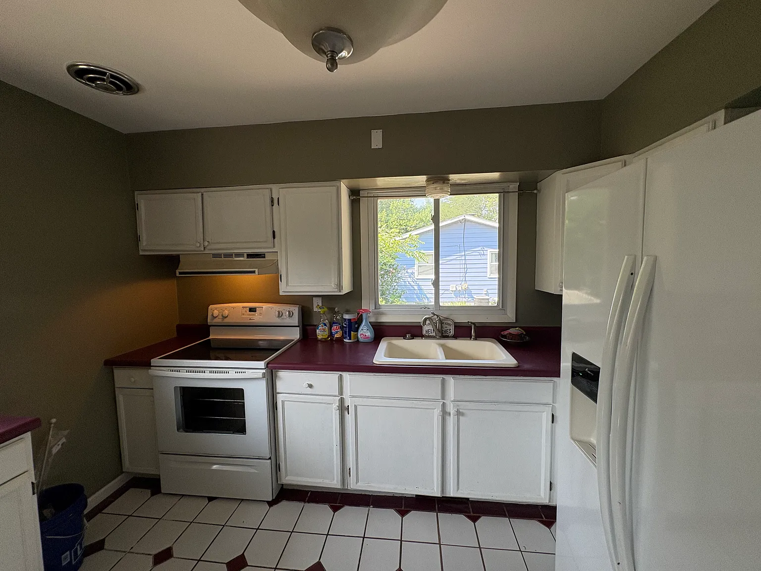 3 bed, 1200 sqft, $1,650 — Photo 4