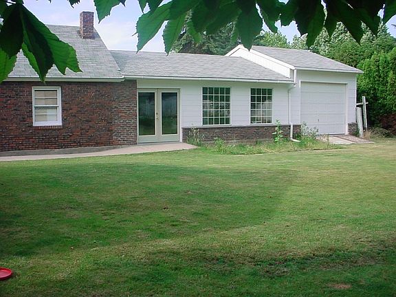 Nick 1300 sq ft shop perfect for studio or home based business!!