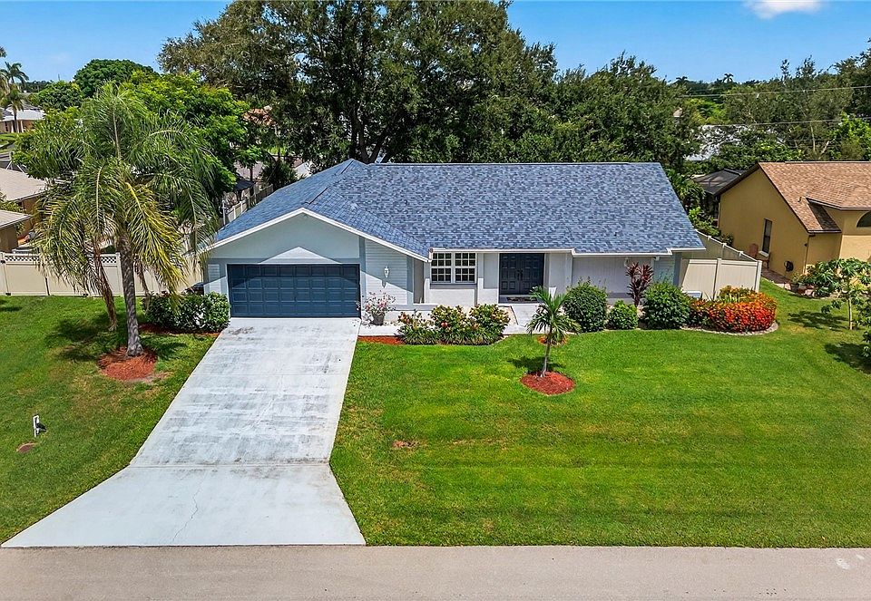 1st image of 623 SE 9th Pl
