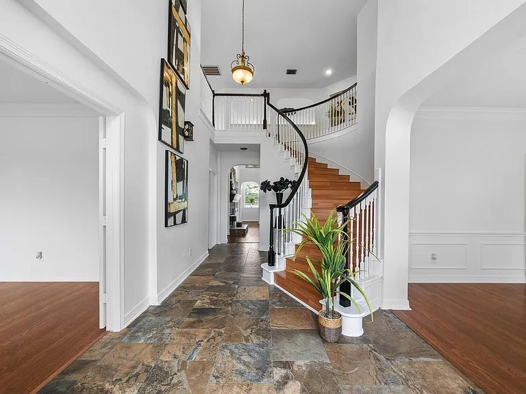 7211 Savannah Glen Ln W — Photo 5