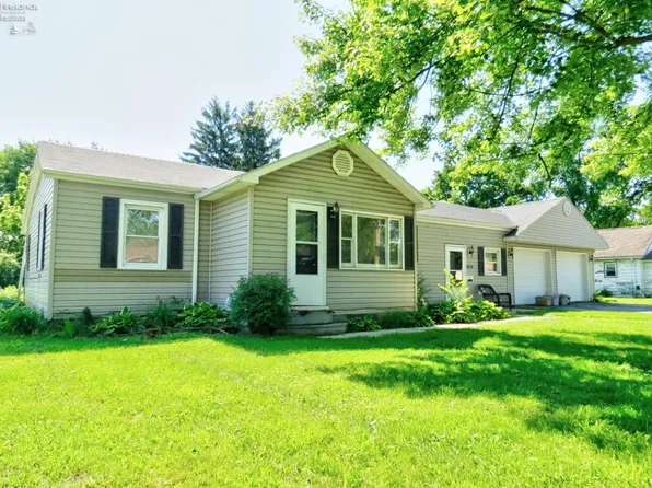 1026 Lincoln Ave, Fostoria, OH 44830