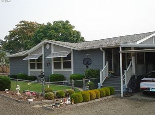 255 W Amanda St, Roseburg, OR 97471