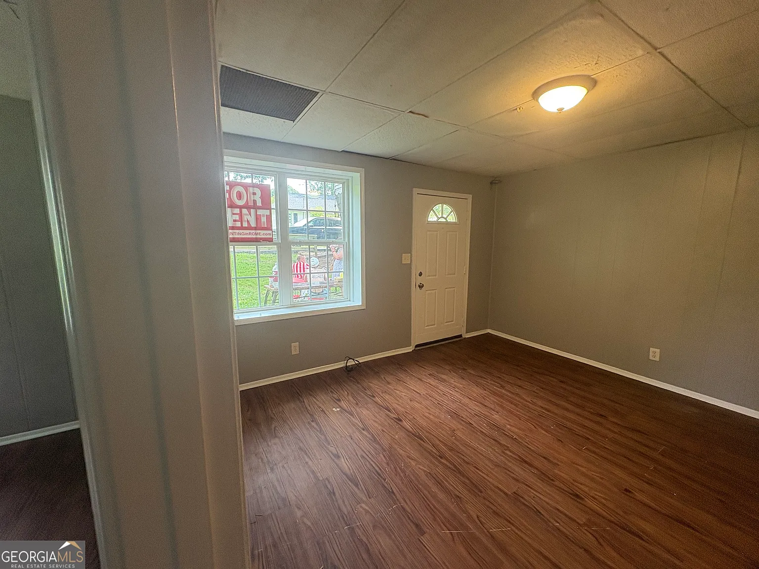 1 bed, 1.0 bath, 550 sqft, $1,000 — Photo 2