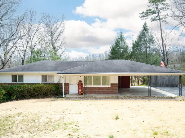 222 Longview Dr, Rossville, GA 30741
