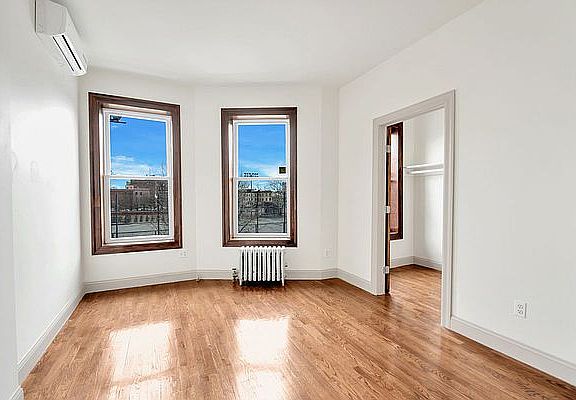 4th image of 10 Saint Andrews Pl #2