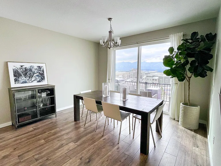 Dining Area with Mountain Views, Access to Balcony