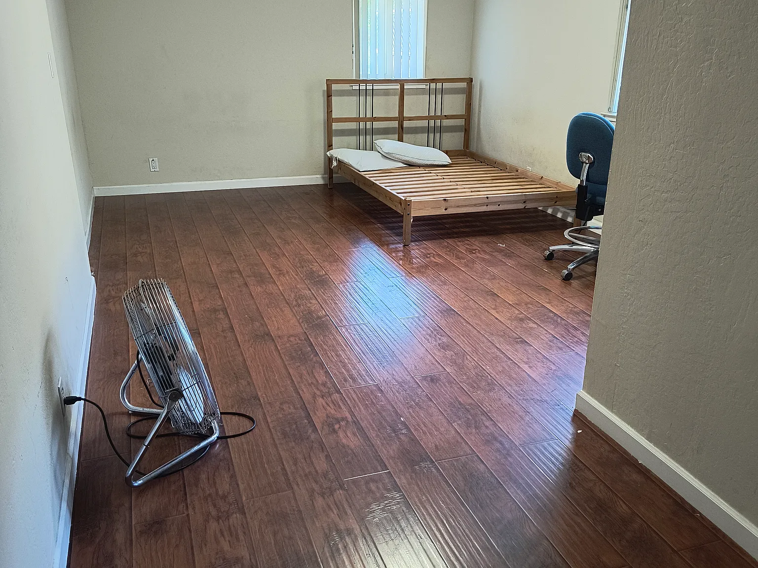 3 bed, 1100 sqft, $1,400 — Photo 2
