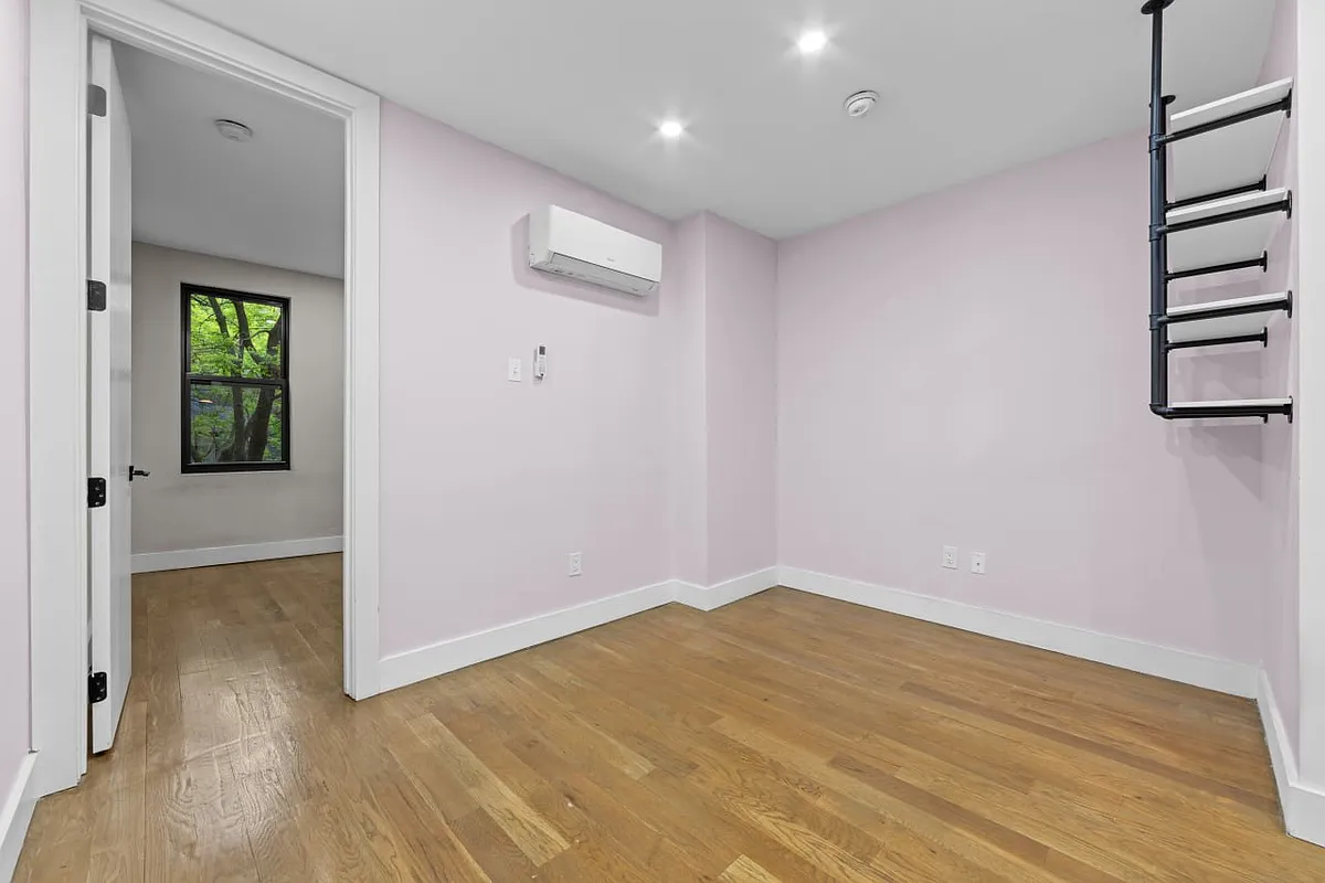 Building Photo - 119 Boerum St #2R